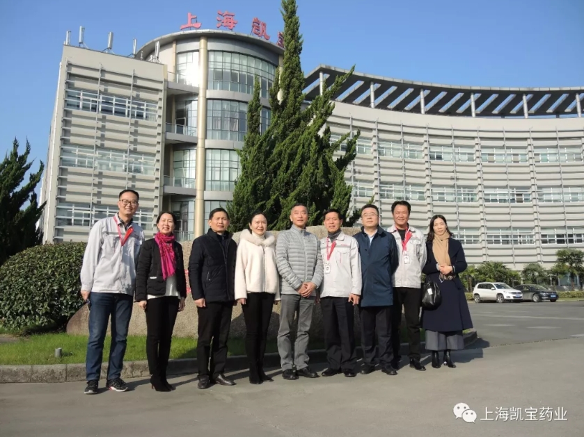 区税务局局长吕世春陪同上海市税务局总经济师蒋旭涛一行到7790必发集团调研指导事情